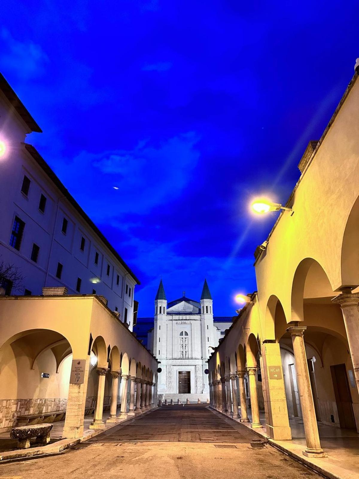 B&B Palazzo Sassatelli Cascia Exterior photo