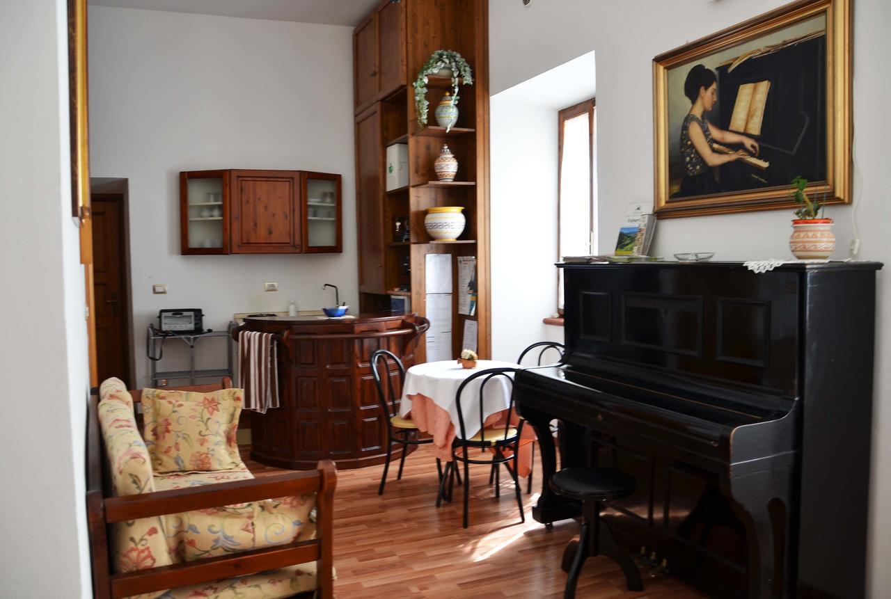 B&B Palazzo Sassatelli Cascia Exterior photo