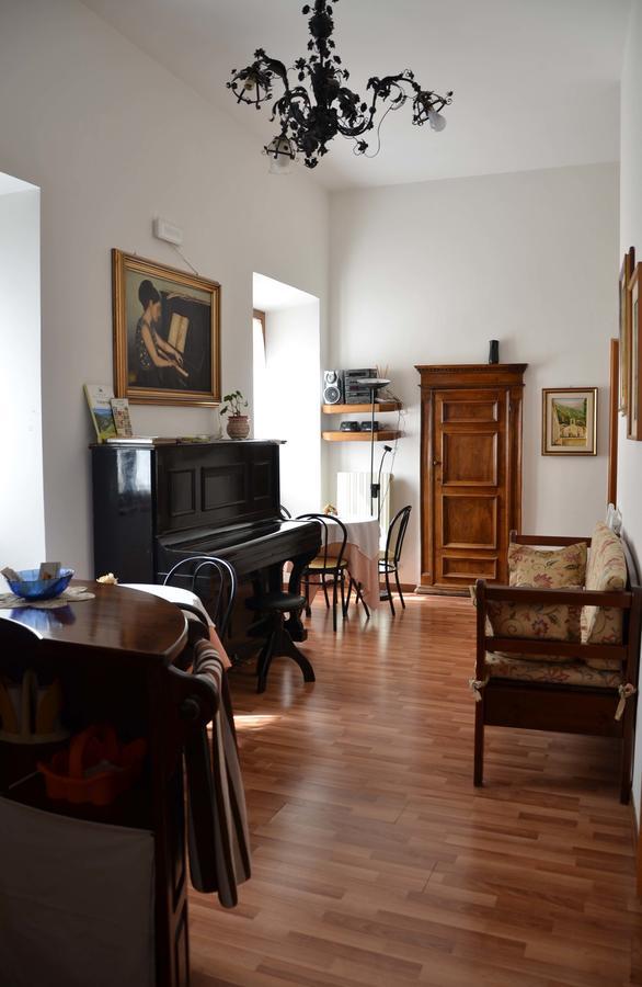 B&B Palazzo Sassatelli Cascia Exterior photo